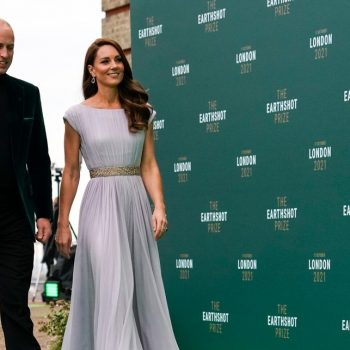 Кейт Мидълтън и принц Уилям по зеления килим на наградите Earthshot