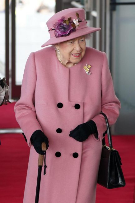 Кралица Елизабет II прекара една нощ в болница