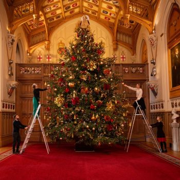 Коледната украса в двореца този път е вдъхновена от миналото