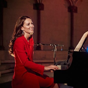 Кейт Мидълтън с красиво изпълнение на пиано за Коледа