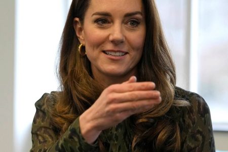Кейт Мидълтън изневери на стила си с леопардова рокля