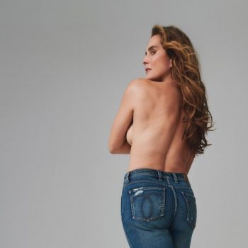 56-годишната Брук Шийлдс позира в секси кадри за модна кампания