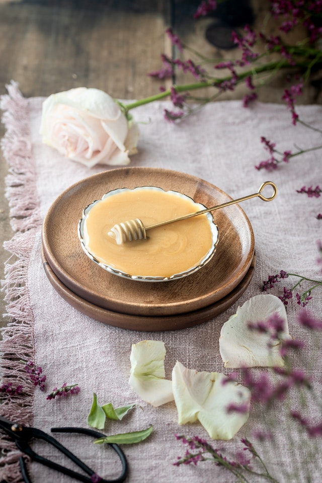 Мляко и мед: двете естесвени съставки за красива кожа