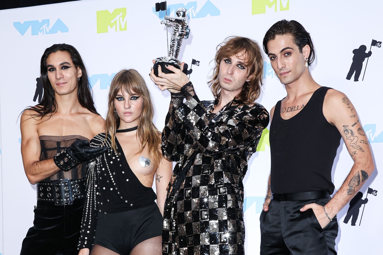 Måneskin спечелиха VMA, но MTV цензурира изпълнението им