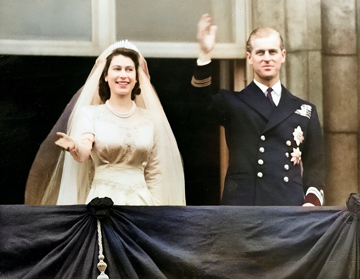 Елизабет се влюбва в принц Филип едва на 18 години.