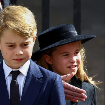 Принц Джордж и принцеса Шарлот на погребението на кралица Елизабет II