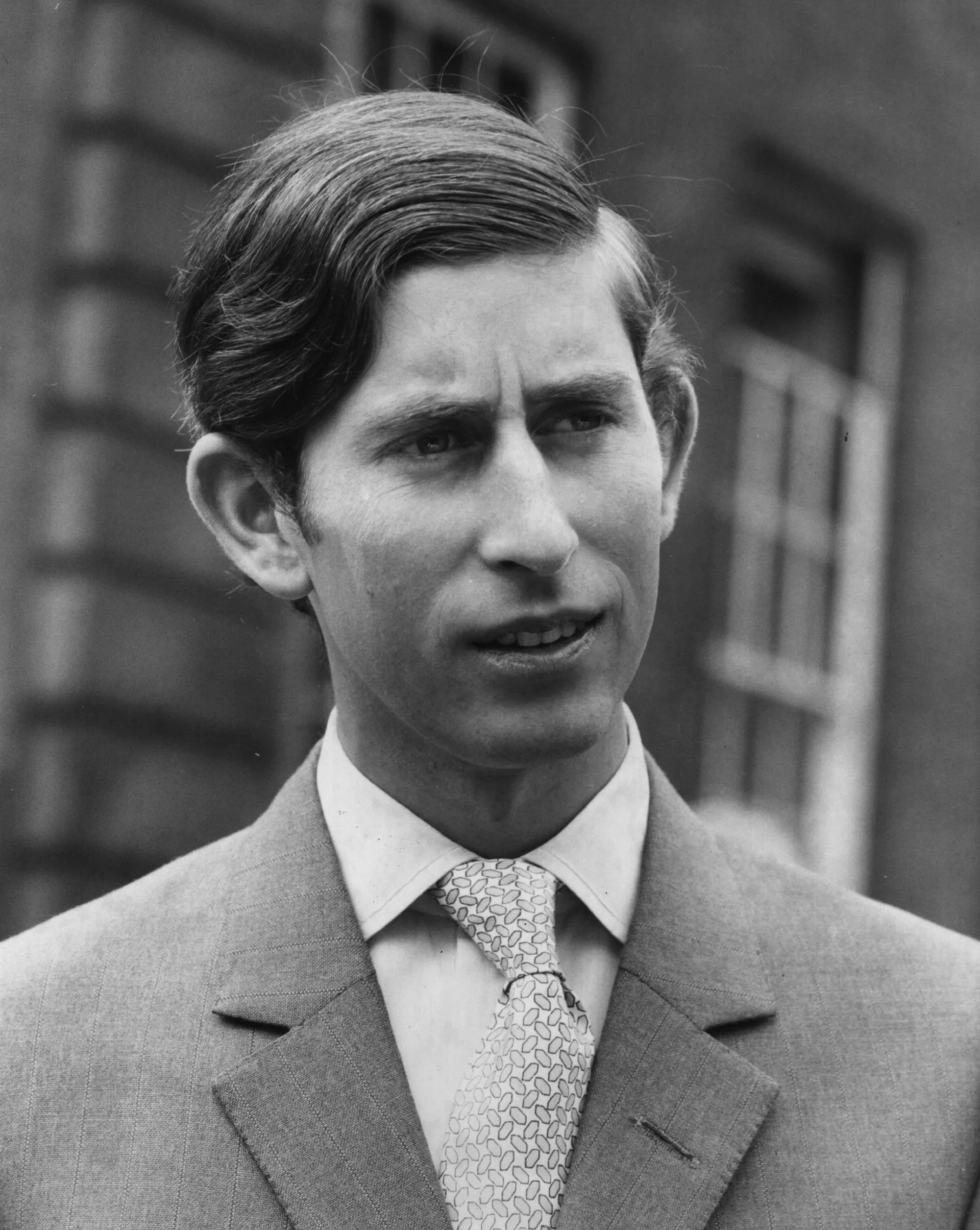 23 юни 1970 г.: принц Чарлз от Уелс завършва бакалавърска степен по история.