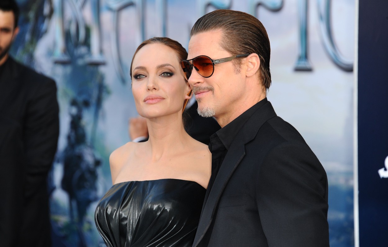 Всичко за скандала между Анджелина Джоли и Брад Пит на частния им самолет