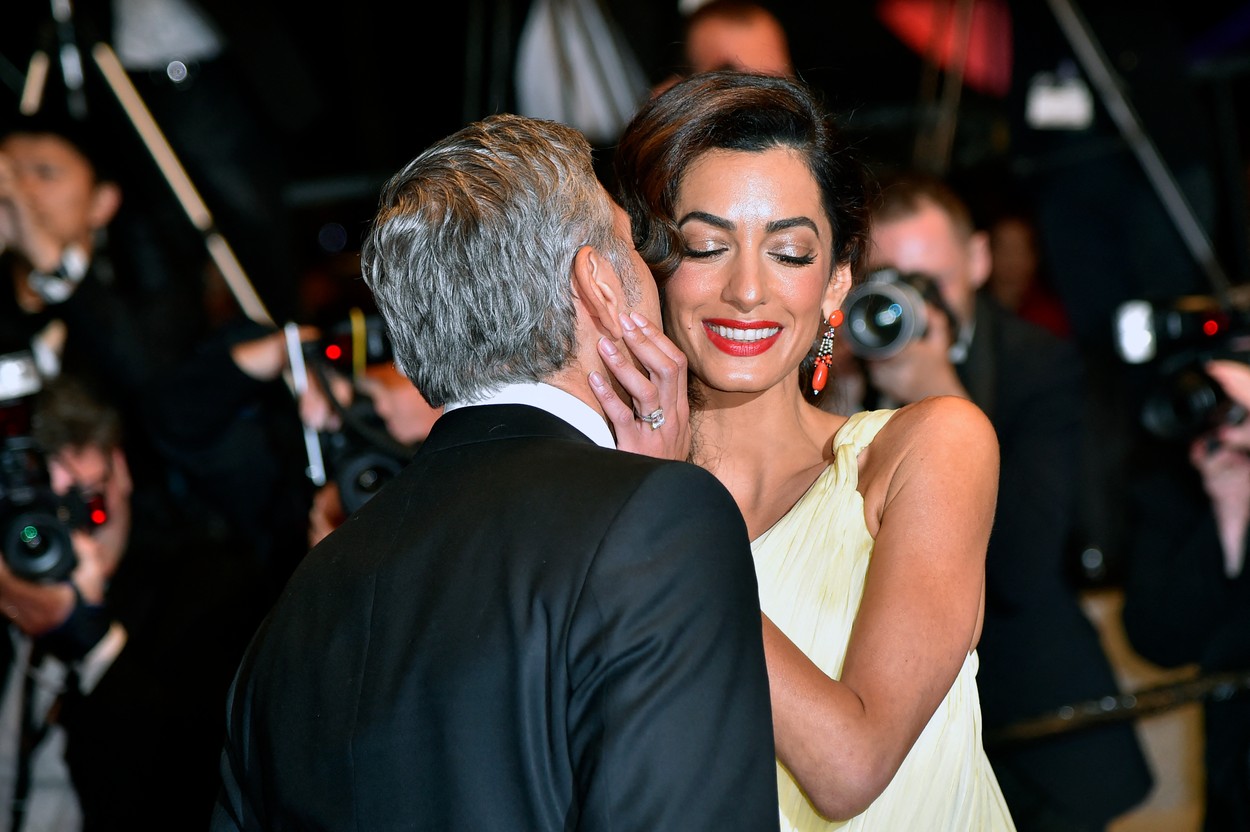 Джордж Клуни споделя реакцията за двойната бременност на съпругата му Амал