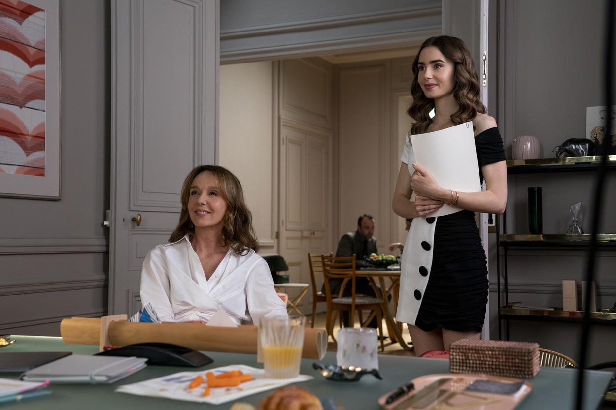 Третият сезон на „Emily in Paris“ ще бъде наличен в стрийминг платформата Netflix в сряда, 21 декември с 10 чисто нови епизода, които обещават да ни накарат да мечтаем.