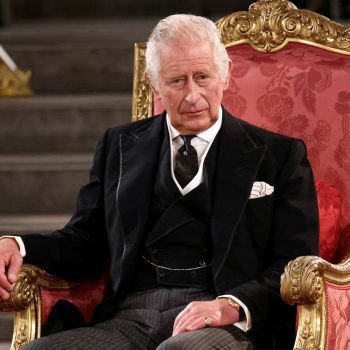 Крал Чарлз III ще бъде коронясан на 6 май 2023 г.