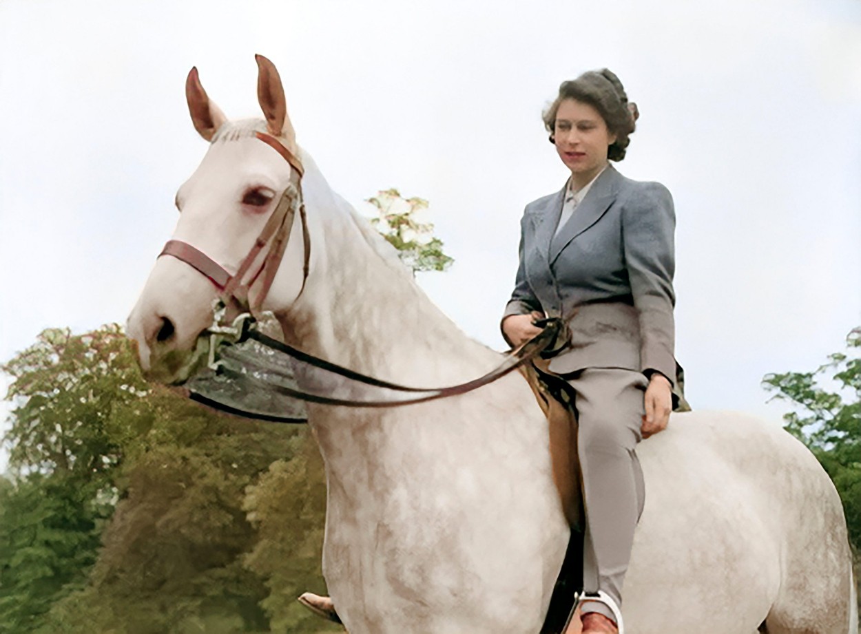 Смята се, че през живота си кралица Елизабет е спечелила около £10 милиона от конни състезания