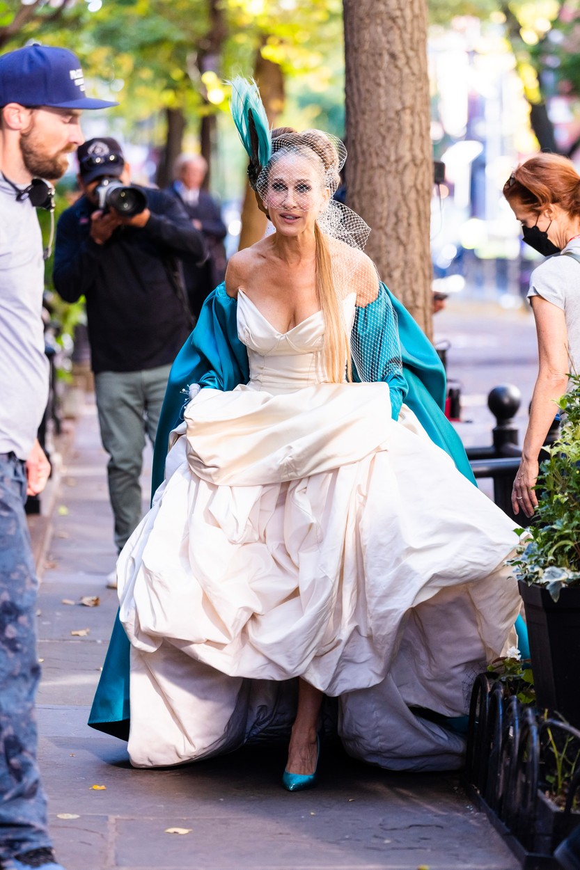 Сред едни от многото спомени от филма „Сексът и градът“ от 2008 г. е въпросната рокля на Кари Брадшоу.