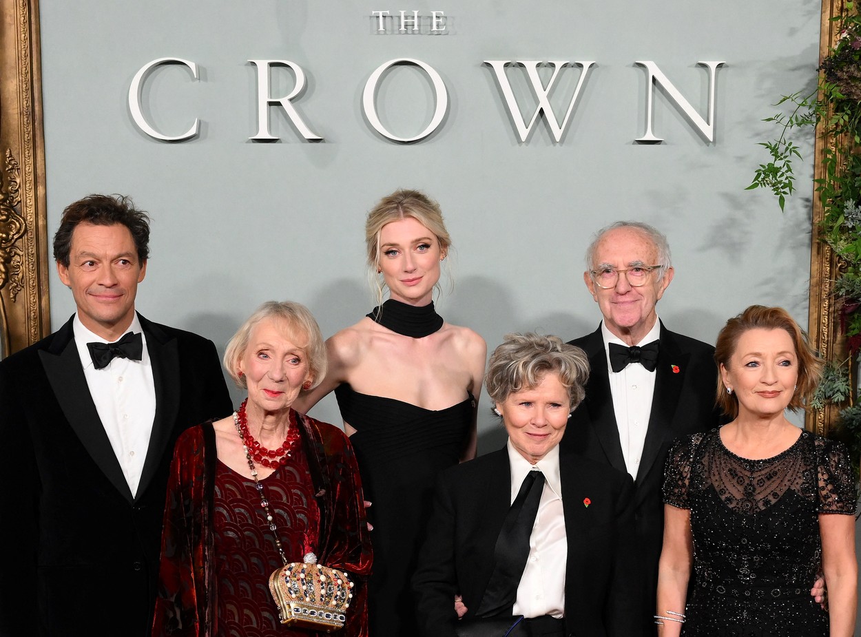 След две години търпение, феновете на сериала „The Crown“  най-сетне могат да се зарадват на неговия пети сезон.