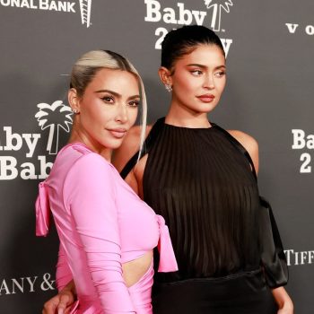 Ким Кардашиян и Кайли Дженър блестят на Baby2Baby Gala