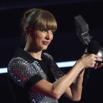 MTV EMA 2022: Триумфът е за Тейлър Суифт