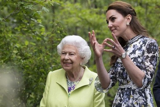 Кейт Мидълтън засади дръвче в памет на кралица Елизабет