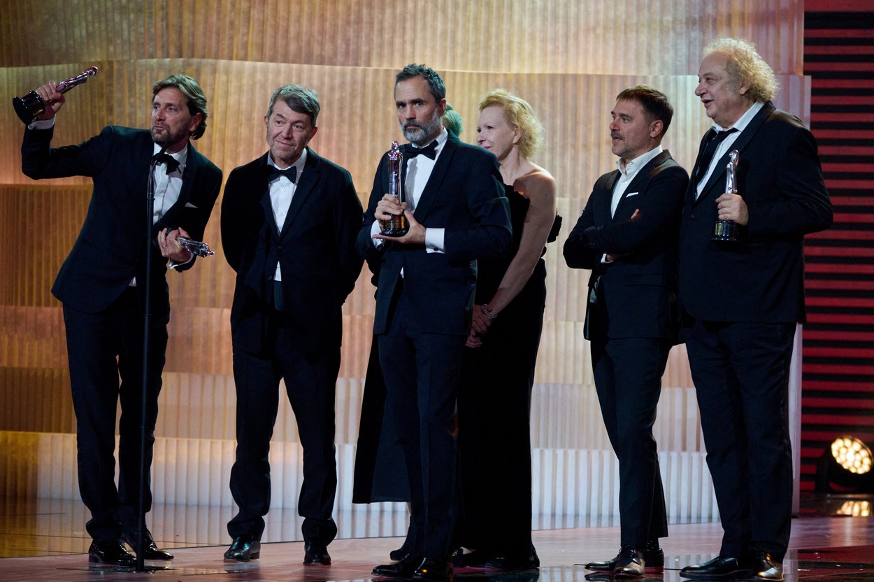 Вики Крипс спечели награда за актриса на годината благодарение на актьорската си игра в „Корсаж“.