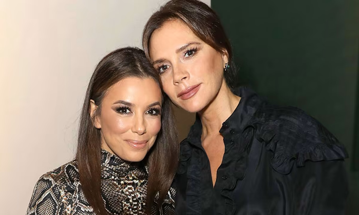 Когато не е на работа, основателката на Victoria Beckham Beauty обожава да носи маратонки Adidas, както и модели от нейните собствени колаборации с Reebok.