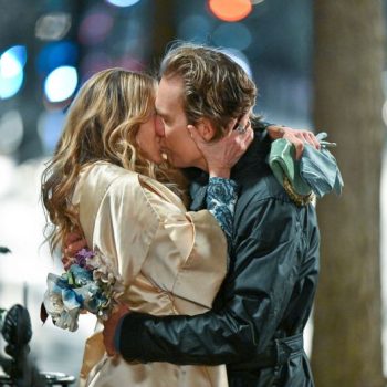 За целувките между Кари и Ейдън в сезон 2 на „And Just Like That“