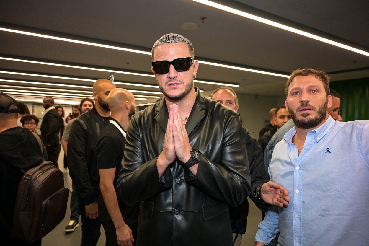 DJ Snake крие огромни заложби на истински шоумен. Артистът, който вълнува хиляди фенове, се превърна в една от най-големите звезди на световната сцена. Популярността му е толкова голяма, че той бе избран да бъде хедлайнер на Super Bowl (финал на шампионата на NFL), рамо до рамо с Риана. 