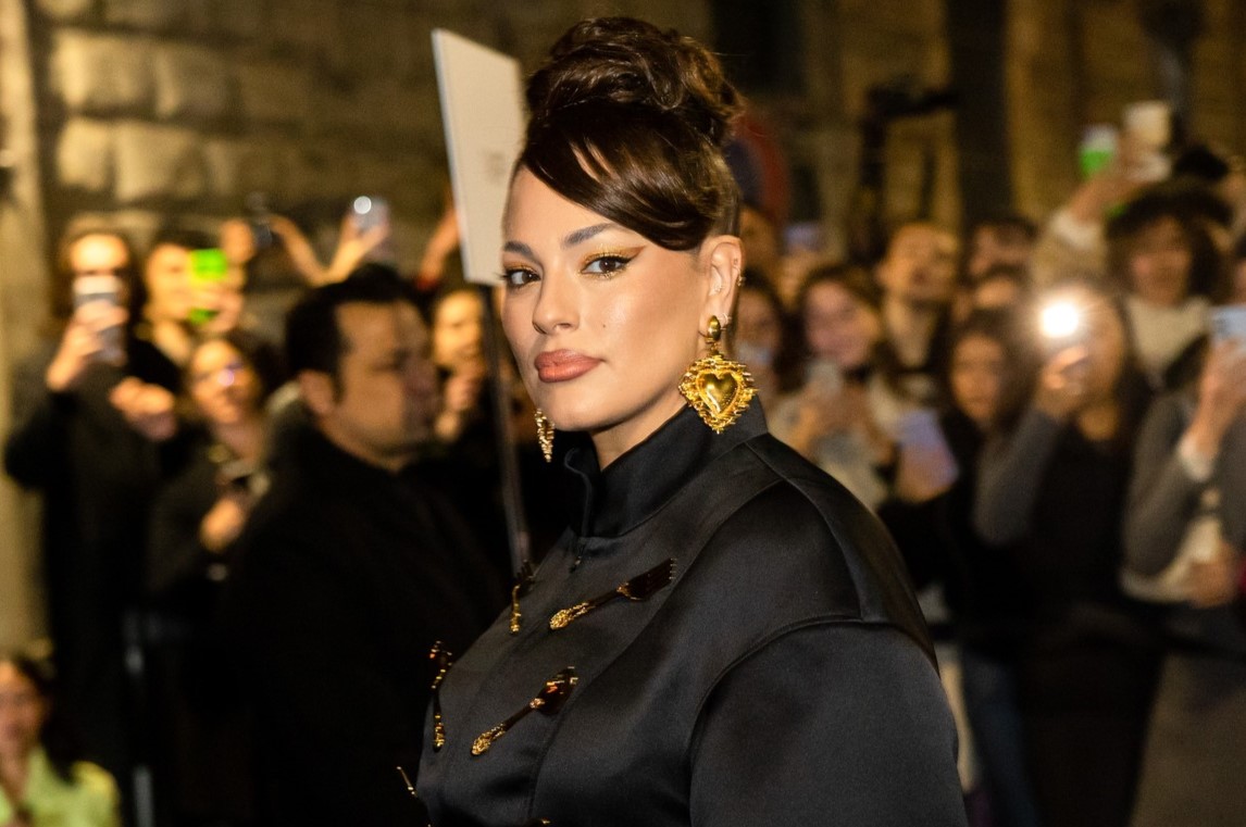 Огненото завръщане на Ашли Греъм в модното шоу на Dolce&Gabbana