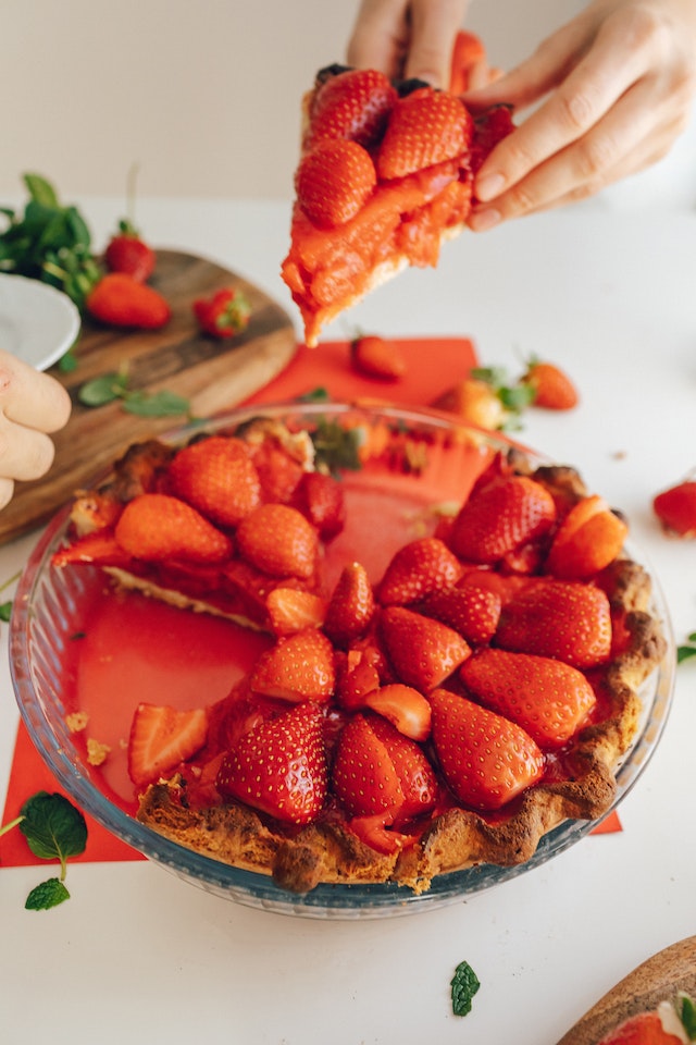 Начин на приготвяне на вкусната ни рецепта за торта с ягоди: