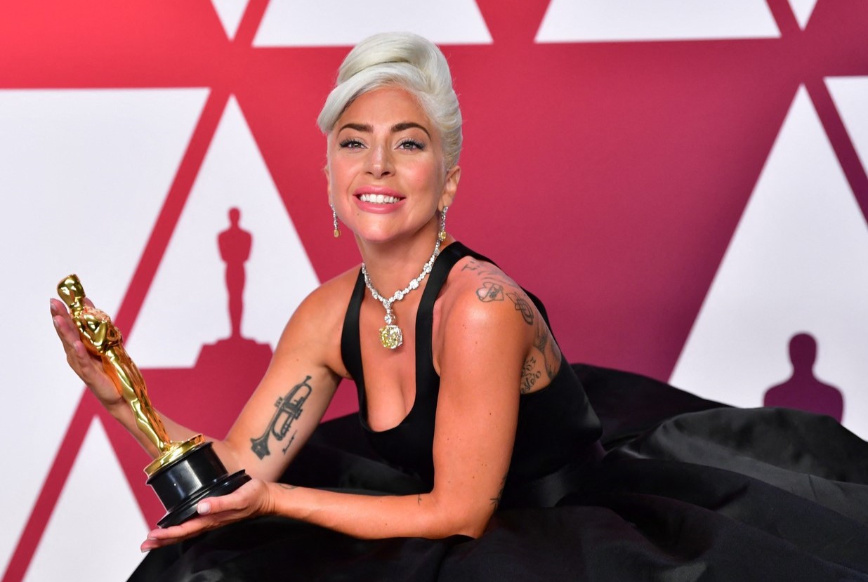 Лейди Гага няма да изпълни песента „Hold My Hand“ на Оскарите