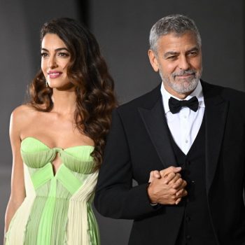 Джордж Клуни относо се превръща в герой