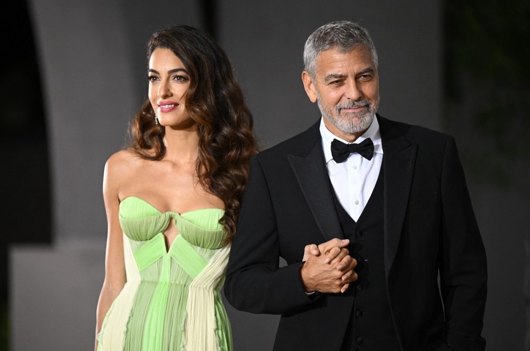 Джордж Клуни относо се превръща в герой