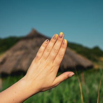 Ноктите ни са акцентът в бюти визията ни, за който трябва да се грижим внимателно, тъй като именно той ни надгражда по най-красивия начин.