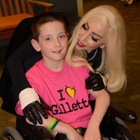 Лейди Гага изненада деца с увреждания
