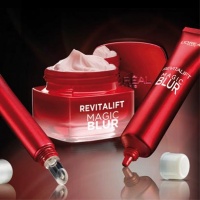 Мигновено заличаване на несъвършенствата с Revitalift Magic Blur