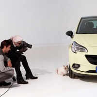 Котката на Карл Лагерфелд стана модел за Opel