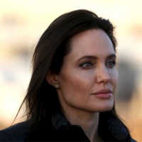 Джоли посети бежанци в Ирак