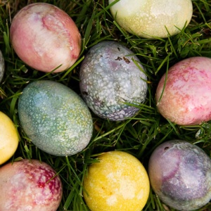 10 идеи за красиви яйца с естествени бои