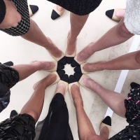 Модният свят полудя по тези ниски обувки на Chanel