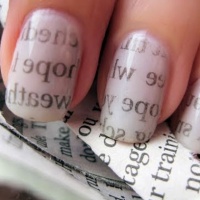 Newspaper Nails: Най-горещият ефект за ноктите и как да го постигнеш!