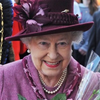 Кралица Елизабет ще прави модно шоу