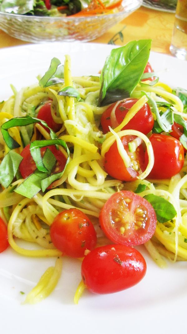 Кулинарен уикенд: Спагети с босилек и чери домати