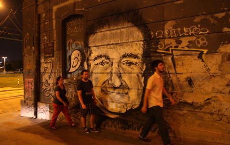 Сърбите осъмнаха с графити мемориал за Робин Уилямс