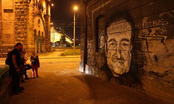 Сърбите осъмнаха с графити мемориал за Робин Уилямс