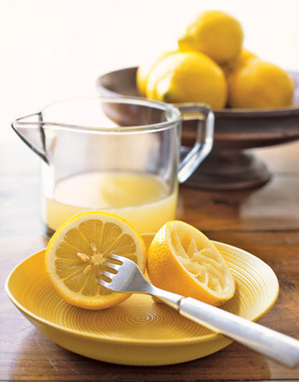 Гореща вода с лимон за отслабване и по-малко бръчки