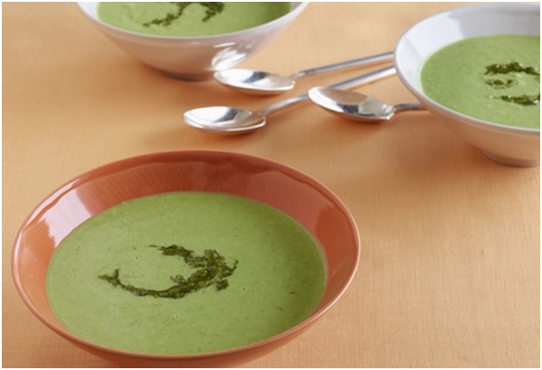Кулинарен уикенд: Крем супа от грах с босилеково песто