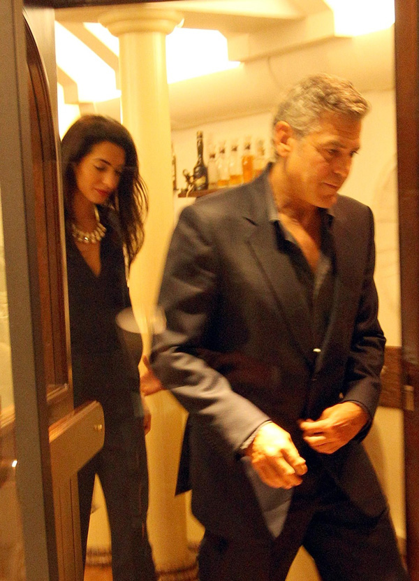 Бременна ли е годеницата на Клуни