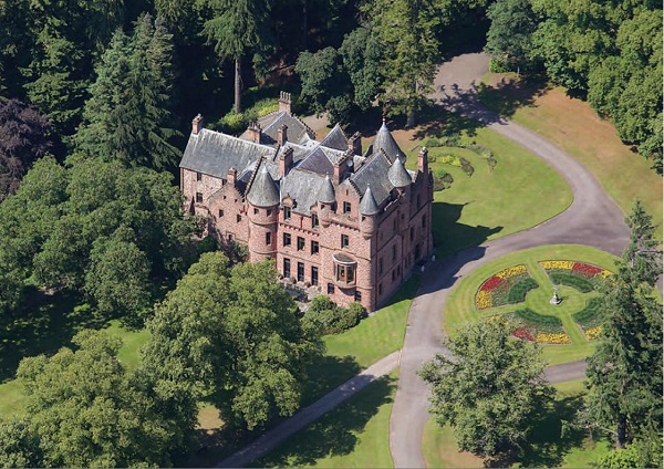 Тейлър Суифт си купува замък за 4,8 млн. долара