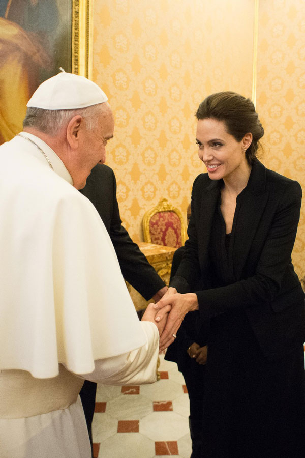 Анджелина Джоли се срещна с Папата