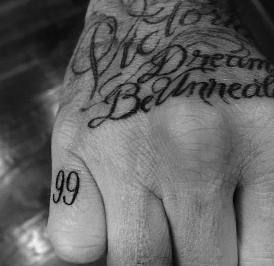 Дейвид Бекъм с романтична татуировка, посветена на Виктория