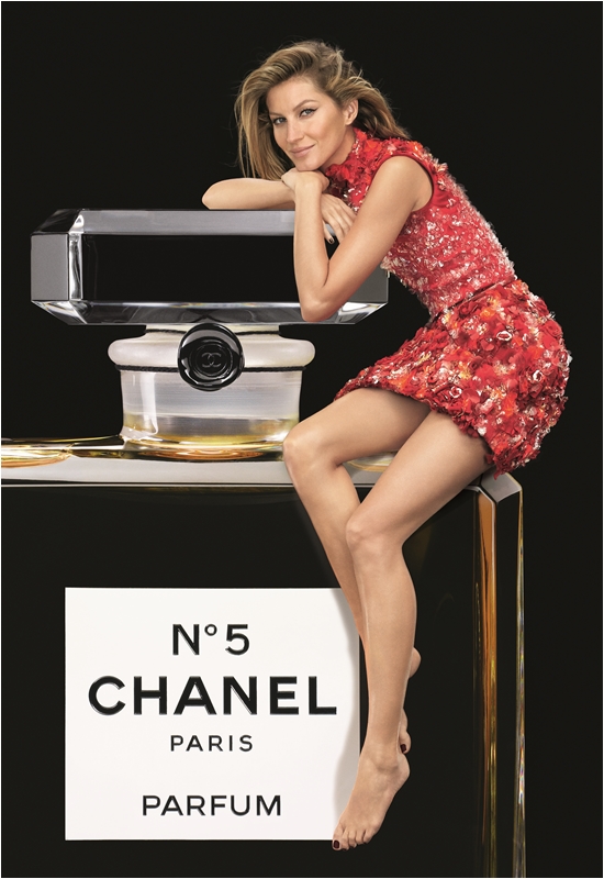 Жизел Бюндхен е деликатното цвете на Chanel No. 5 
