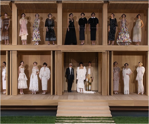 Къща за кукли и грим в стил Клеопатра: висша мода от Chanel 